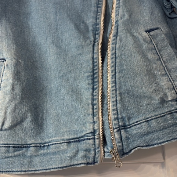 Carter’s asymmetrical Jean Jacket, size 4T - Picture 7 of 7